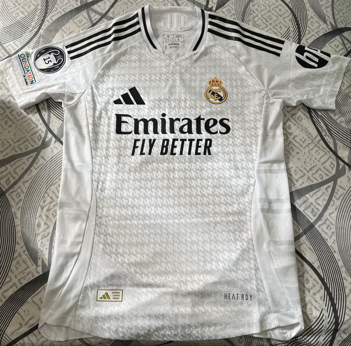 Уникална фланелка на Реал Мадрид