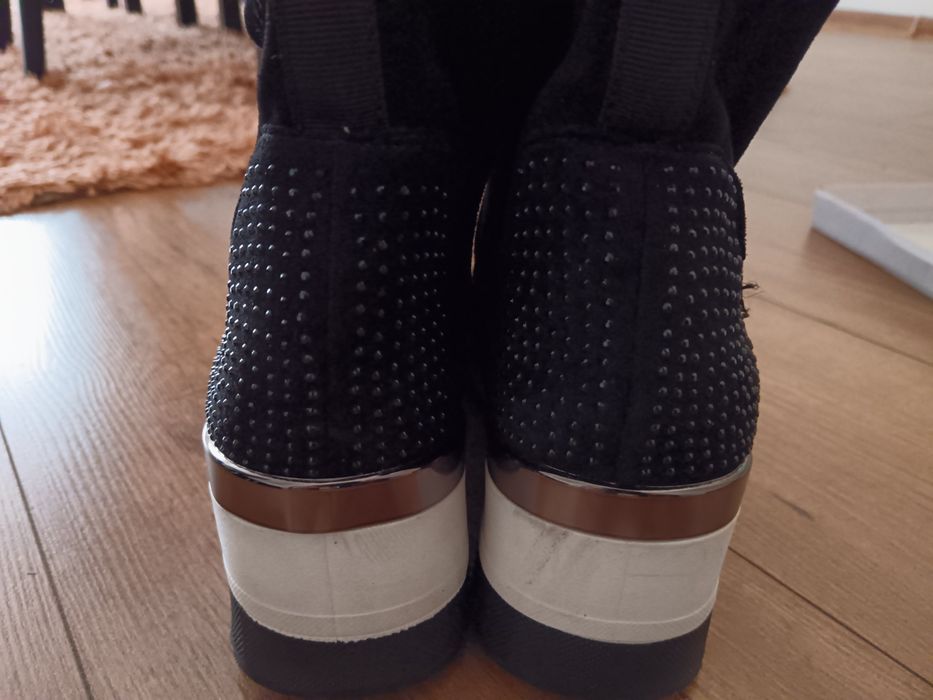 Боти 1 броя  за 15 лв 41 номер