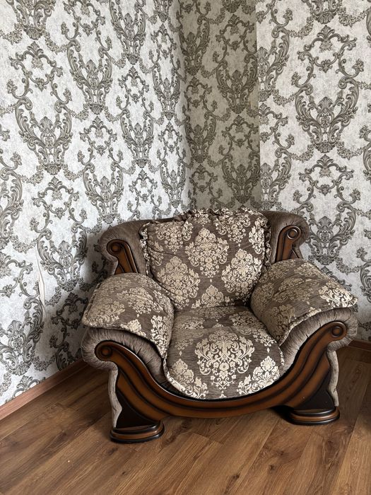 Продам диван с креслами б/у