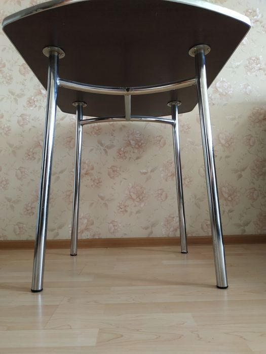 Продам кухонный стол