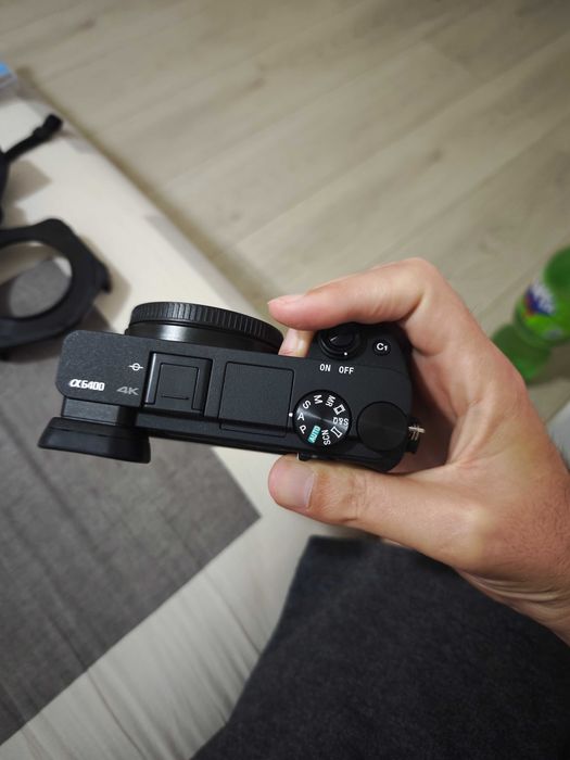 Sony Alpha 6400 (6086 кадъра като нов) + Sony 50 mm f/1.8 OSS и аксесоари