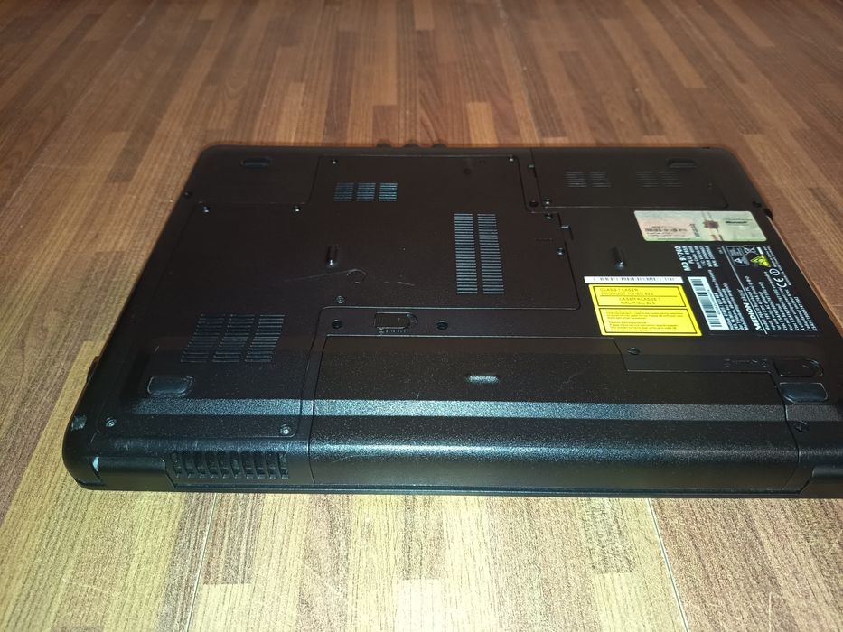 Vând laptop Medion