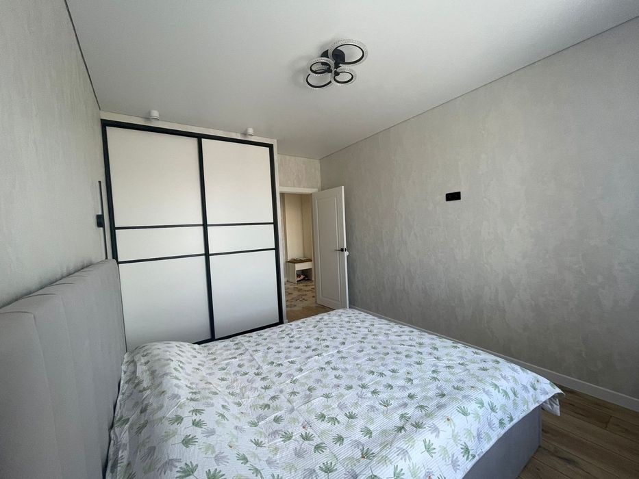 Продам 3к евро ЖК Кристал 4/5