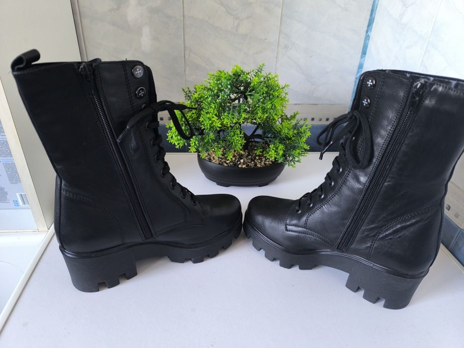 Боти от естествена кожа