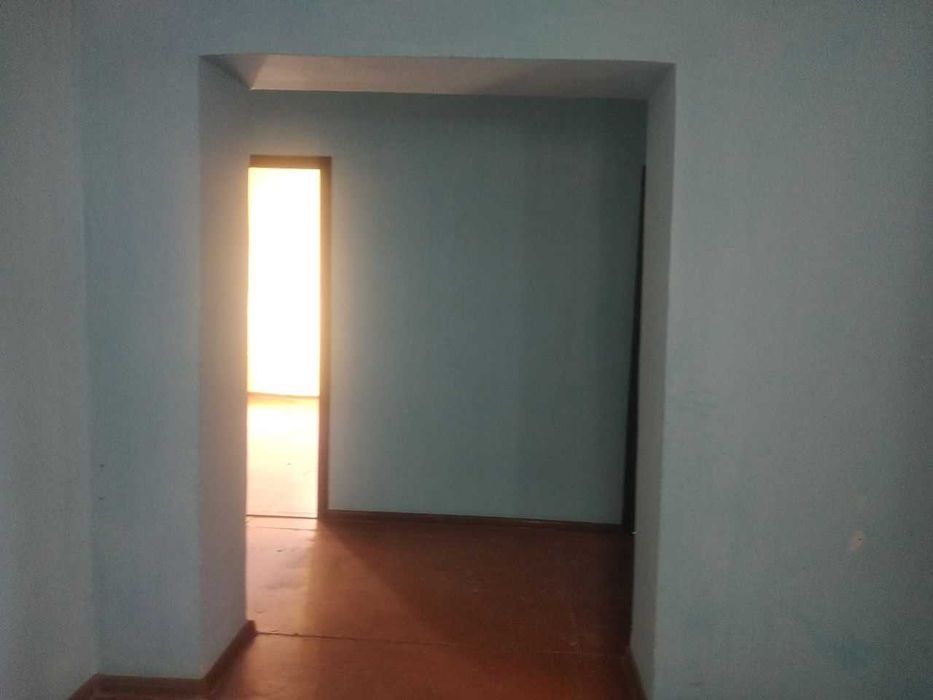 Котеж сотилади Навои Аэропортида жойлашган