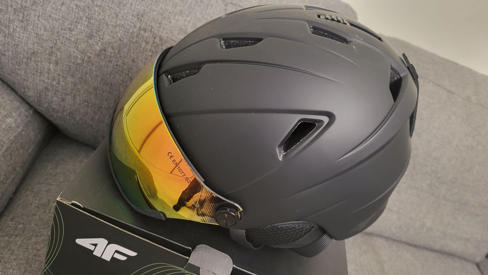 Casca de schi, impecabila,  noua