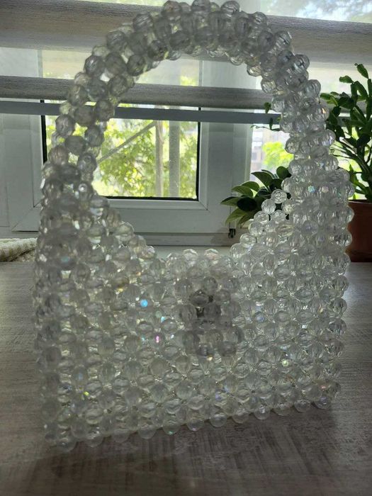 белая сумочка из бусинок