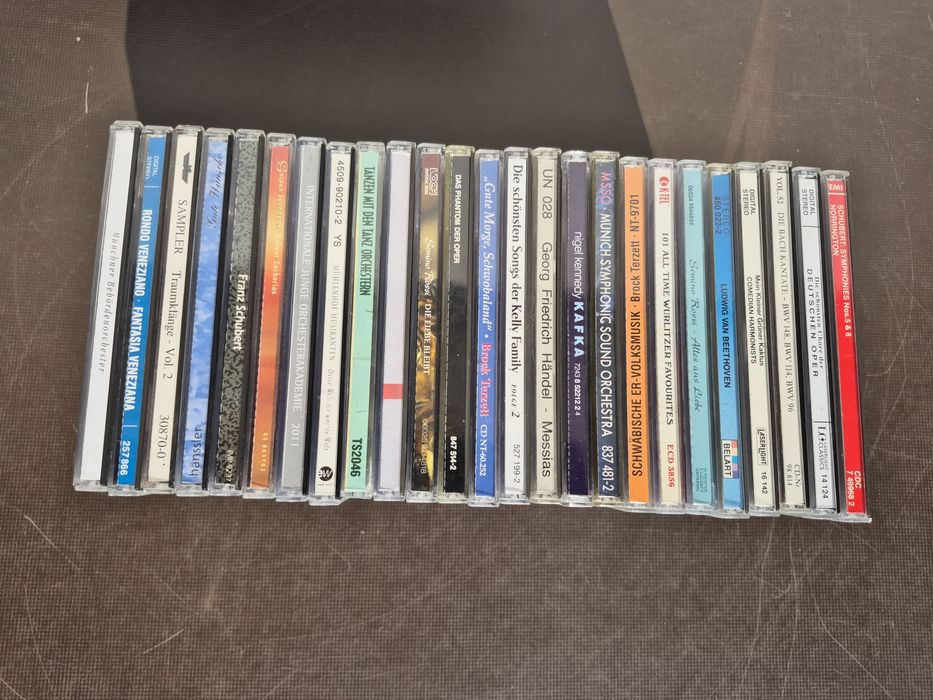 Vand lot 25 CD cu muzica clasica colectia Muzica clasica mixta 

8 CD =100lei

-livrez oriunde în țară cu FAN COURIER sau orice alt serviciu de