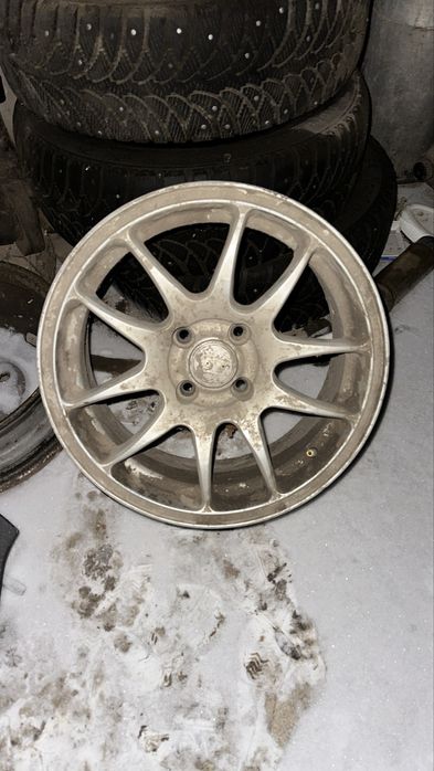 Комплект дисков вместе с покрышкой