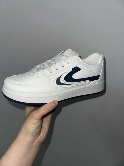 Продается новые кроссовки