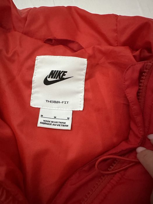Оригинално зимно дамско яке NIKE
