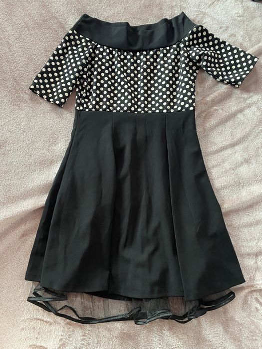 Rochie neagră cu tul