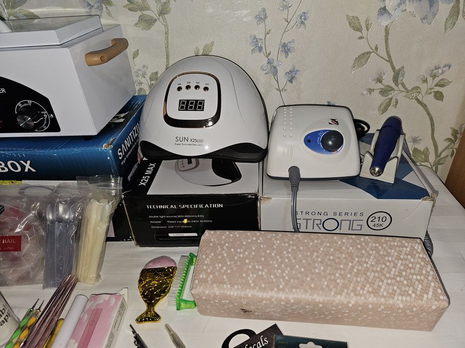 Маникюр и педикюр