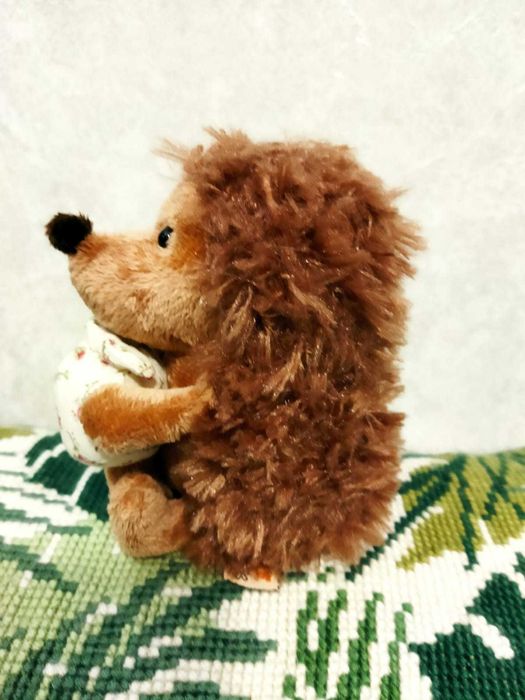 Игрушки интерьерные -ёжики