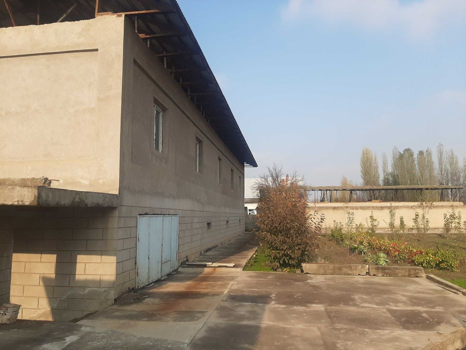 2 qavatli Uy biznes uchun qulay ijaraga beriladi.