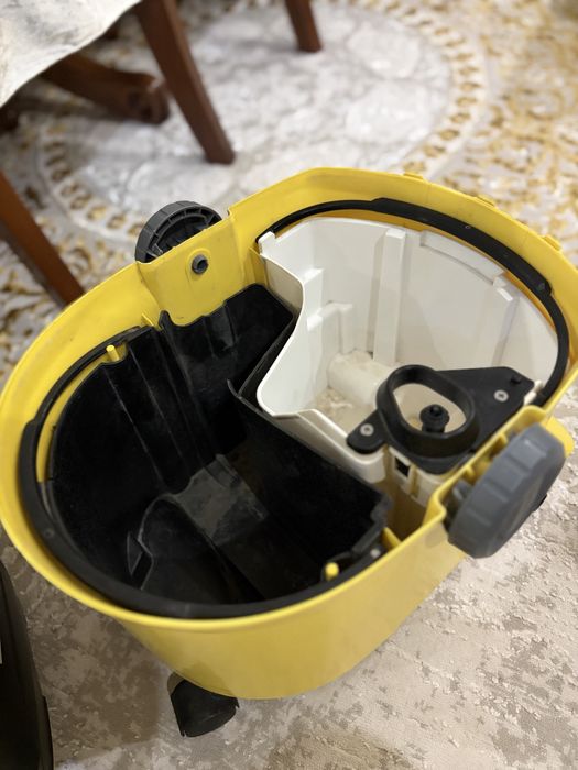 Продам моющий пылесос karcher se 5