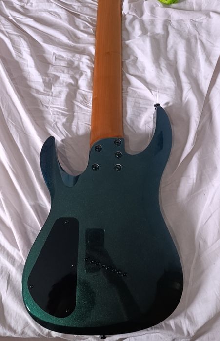 8 corzi Baritone multiscale Harley Benton chitara electrica