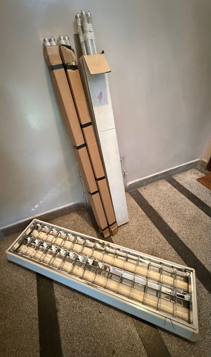 7 бр. офис осветителни тела 120×30 см – 2×36 W, електронен баласт, с крушки
