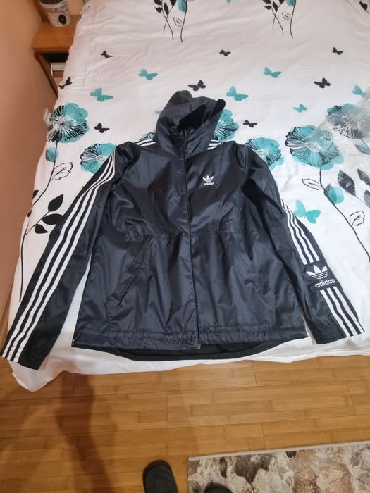 Se vinde geaca Adidas noua marime M