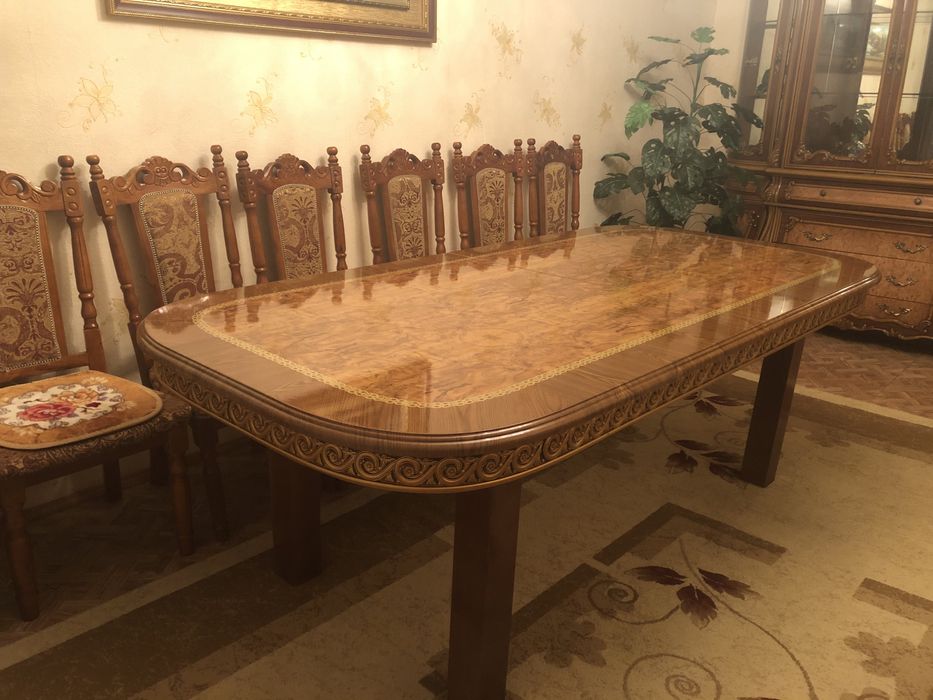 Стол для гостиной