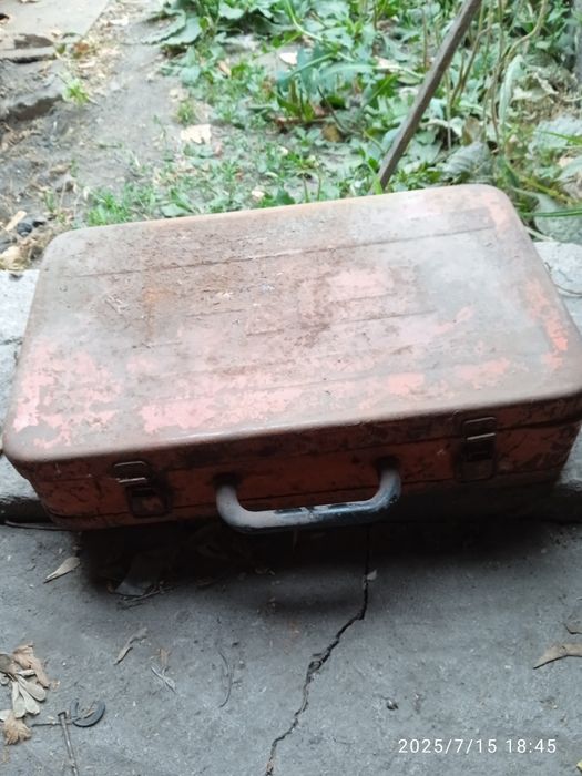 Дюбельный пистолет.