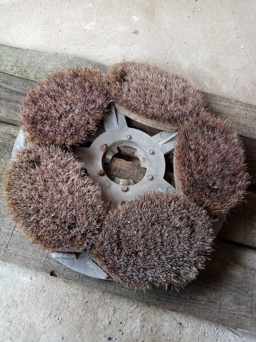 Професионална подопочистваща машина