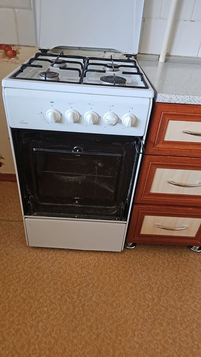 Прадается газовый плита