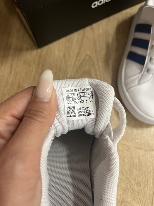 Adidasi adidas si Nike