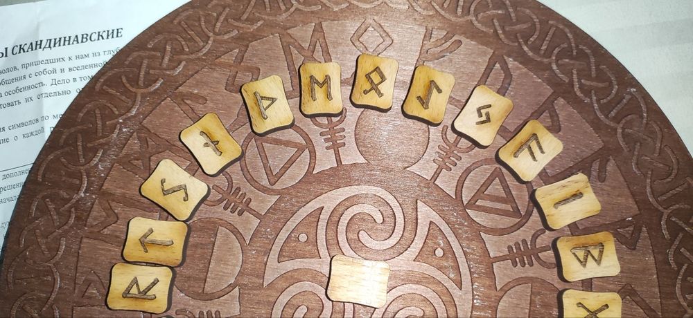 Руны скандинавские деревянные с мешочком. Оракул.