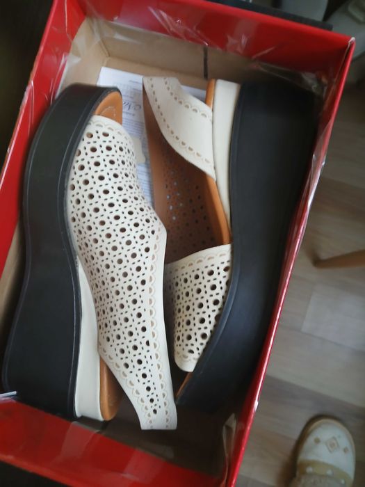 Sandale piele platformă,  sacou elegant alb