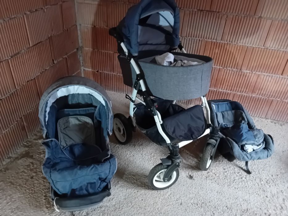 De vanzare Cărucior 3an1  legan electric scaun de masa  tricicleta