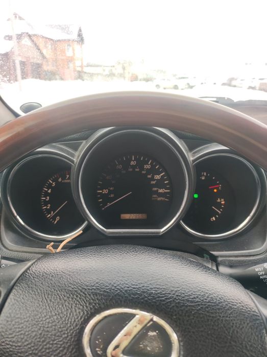 Автомобиль Лексус 330