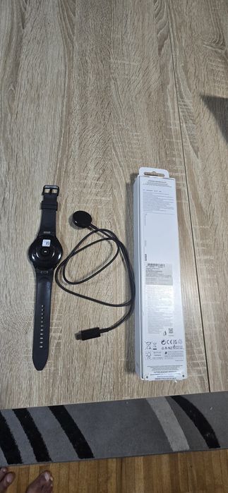 Продавам смарт часовник Samsung watch 6