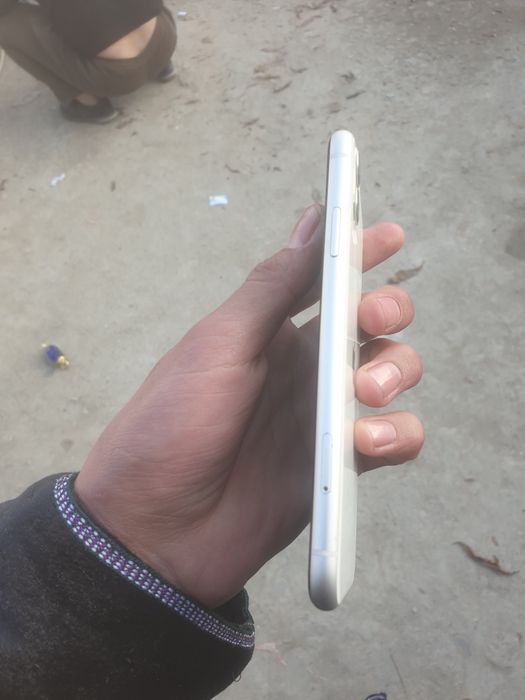 Iphone 11  bez karopka