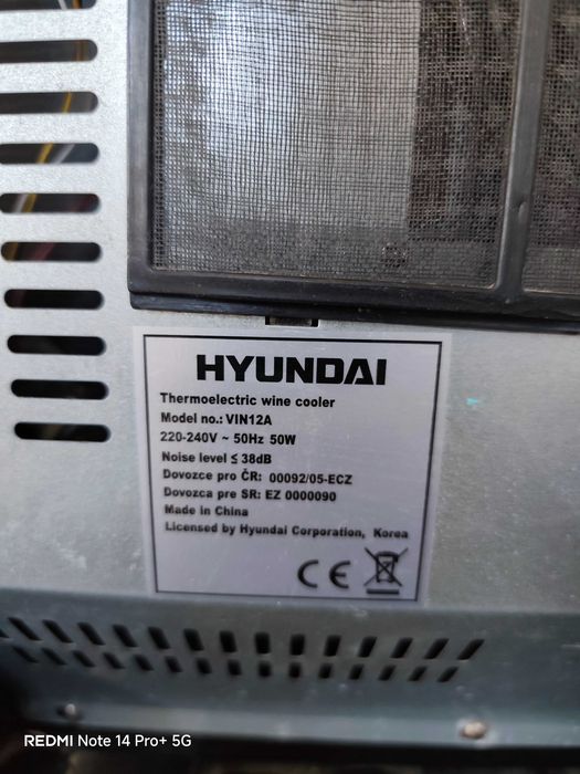 Frigider/Răcitor vinuri Hyundai
