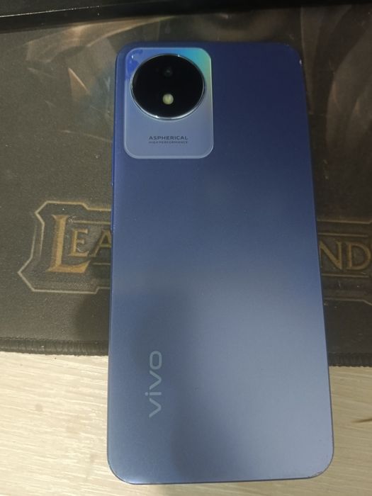 Продаю телефон vivo