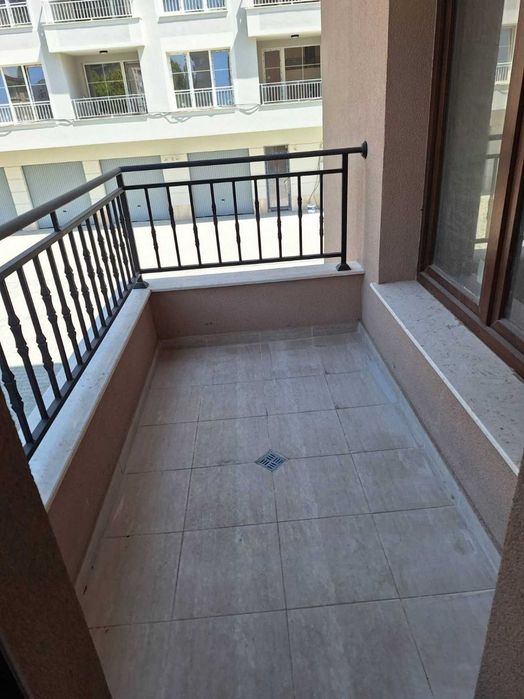 Тристаен Апартамент