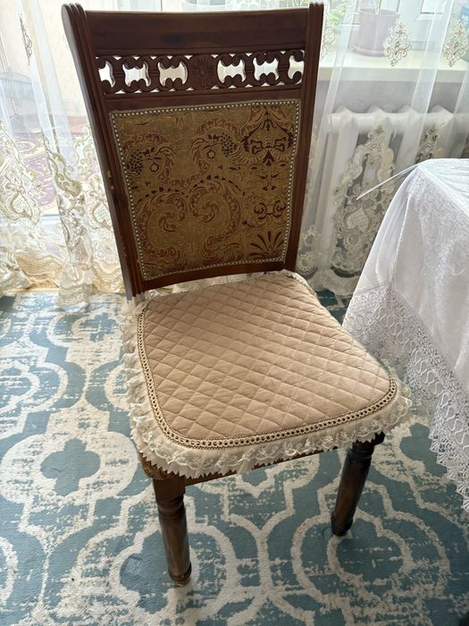 Стол со стульями