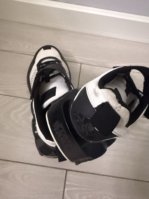 Кроссовки adidas