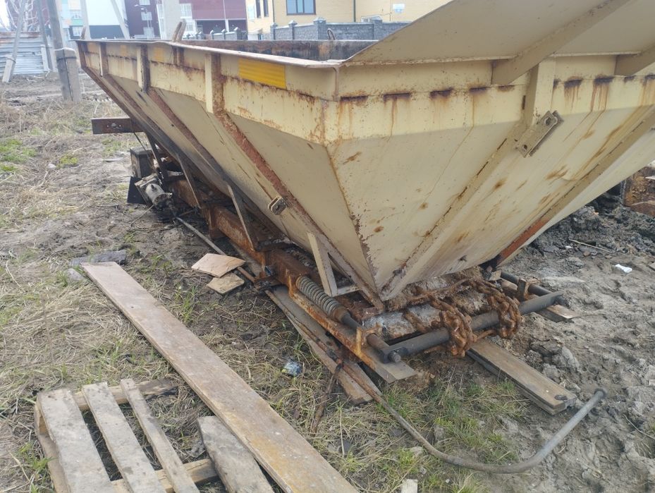 Пескоразбрасыватель, бункер для песка