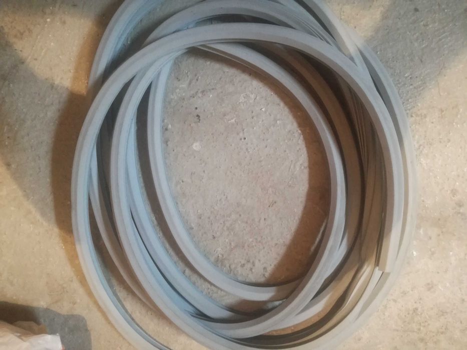 Продавам 7 бр. нови уплътнения за дограми-HORMANN Немски