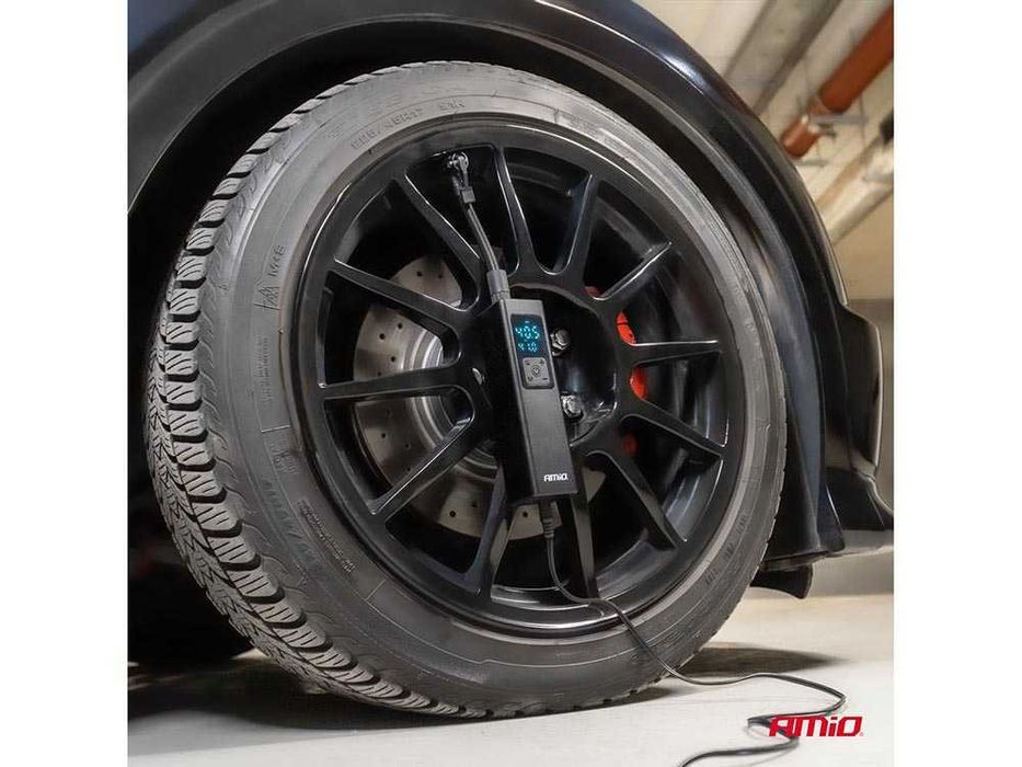 Мини Компресор 12V с дигитален дисплей и фенерче/ 10 bar