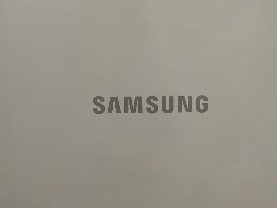 Монитор Samsung