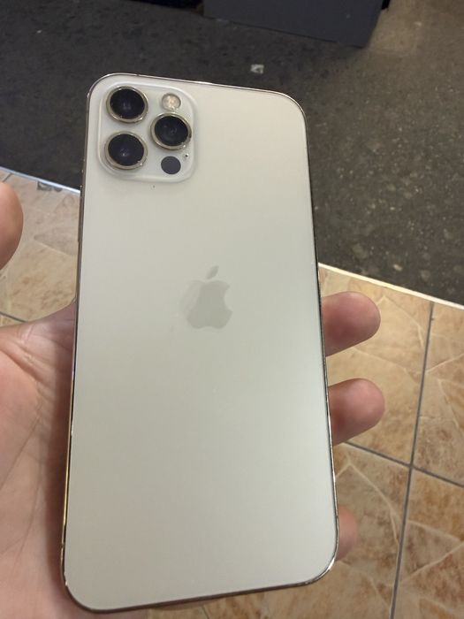 Iphone 12 Pro в состояния идеал. Экран менялся