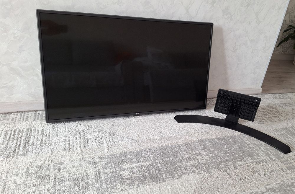 Продам Смарт телевизор LG