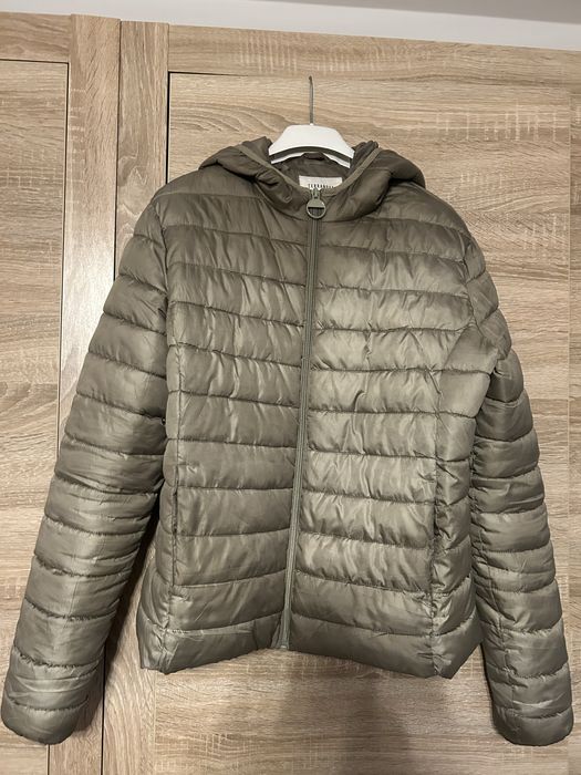 Vand geaca dama noua