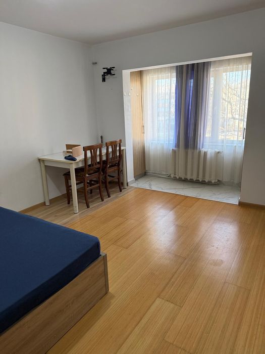 Închiriez garsonieră