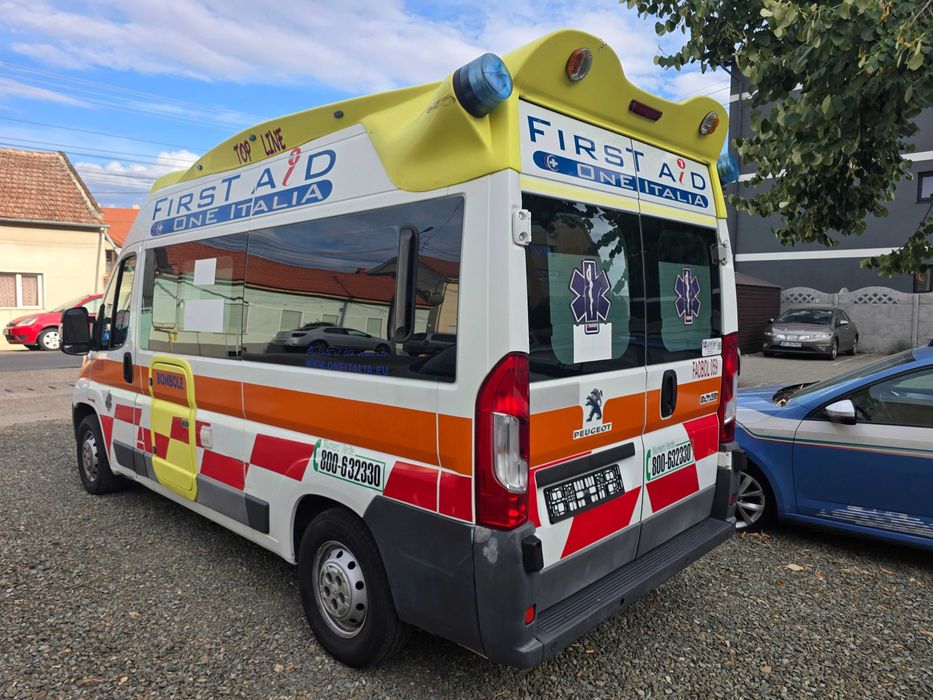 Ambulanța Peugeot Boxer 2,2 Diesel An 2016 / Echipată Complet - import Italia