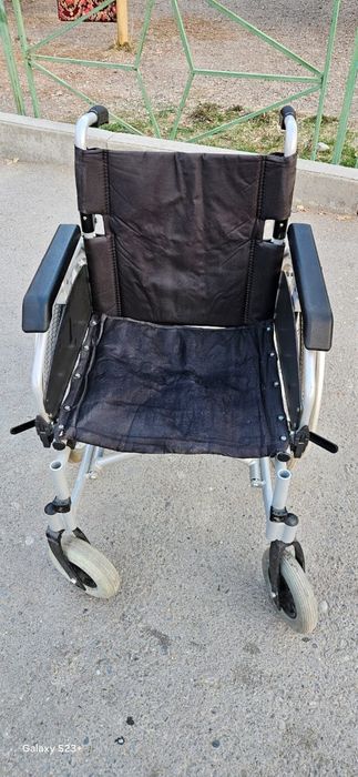 Продам 2 коляски инвалид. и стул унитаз