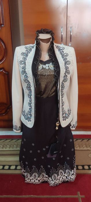 Ayollar kastyum yubka kofta troykas